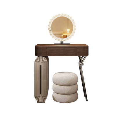 Coiffeuse vintage de style médiéval avec miroir de maquillage
