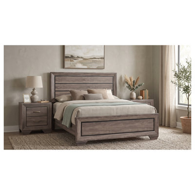 Ensemble de chambre à coucher 3 pièces Brennan couleur taupe délavé, comprenant un lit à panneaux et des tables de chevet.