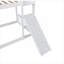 Lit superposé simple au-dessus d'un lit simple de style Playhouse de ton blanc, construction en pin massif avec rampe d'escalade et garde-corps de sécurité