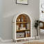 Armoire de rangement arquée avec tablettes ouvertes