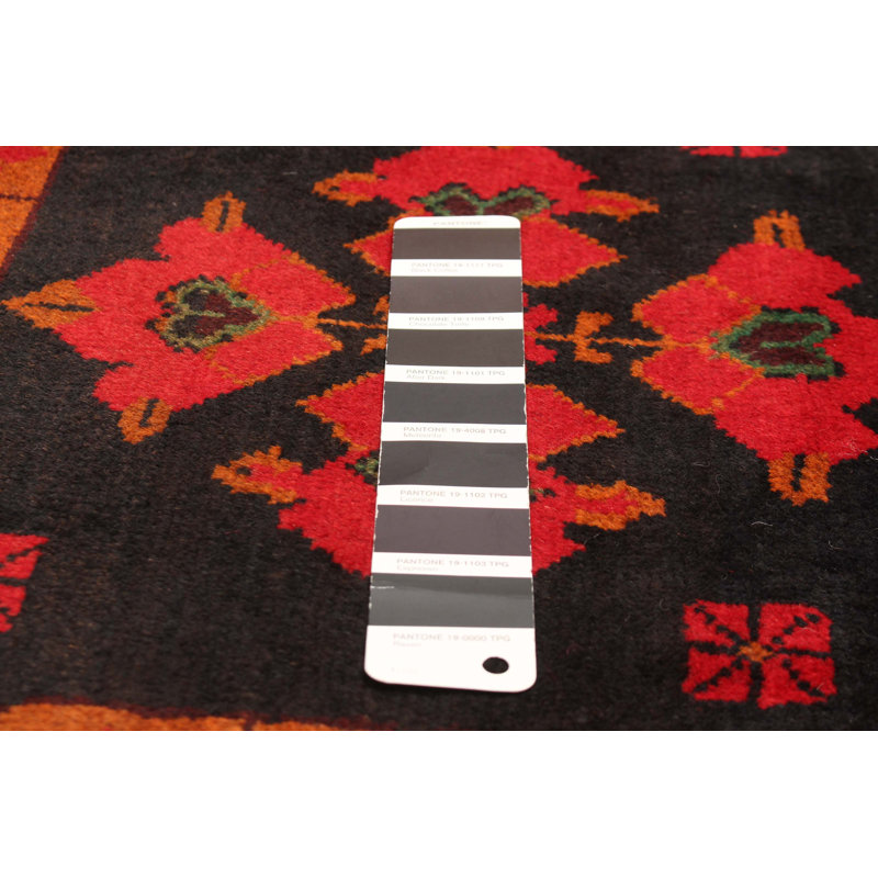 Tapis noir Teimani 4 pi 5 po x 7 pi 9 po
