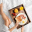 Plateau de service pour repose-pieds-1124848128
