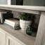 Armoire de rangement de style champêtre brun avec quatre tablettes adaptables, convenant à la cuisine, à la salle de bain, au bureau, à la construction, à la fonctionnalité de glissement en douceur, de petite taille et facile à assembler