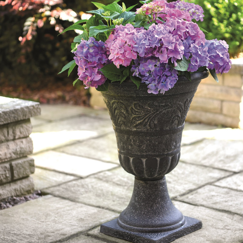 Quiles Urn Planter