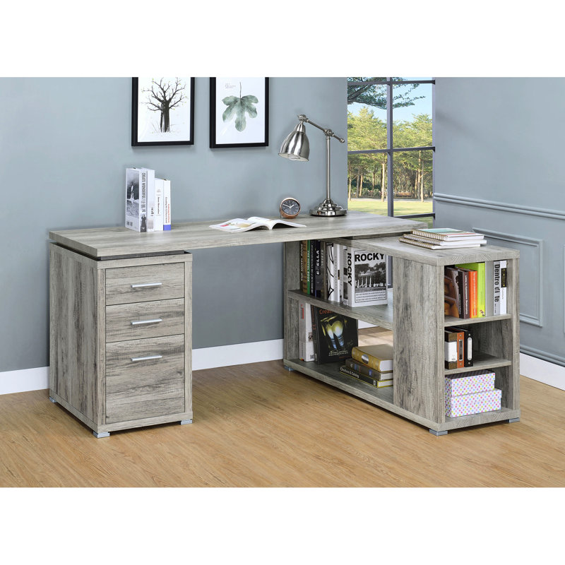 Bureau d'ordinateur en forme de L, style bois flotté gris, élégant et rustique, avec cinq zones de rangement et des étagères aux tons patinés.