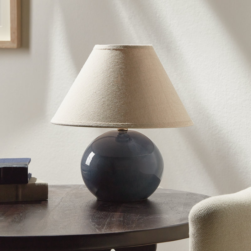 Mini lampe de table en céramique Oscar, Bleu, H 11 po x l 10 po x P 10 po, Crème, crème