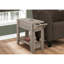 Table d'appoint compacte en stratifié taupe foncé avec tiroir dissimulé, idéale pour le salon et la chambre. Elle offre un espace de rangement pratique et compact.