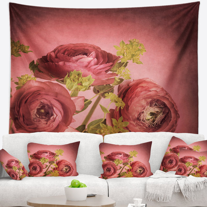 Tapisserie rose à fleurs renoncule, H 68 po x l 80 po