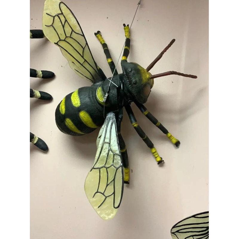 Statue insecte abeille surdimensionnée