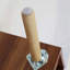 Table basse à plateau relevable simple Kedus avec compartiment caché et tablette de rangement réglable