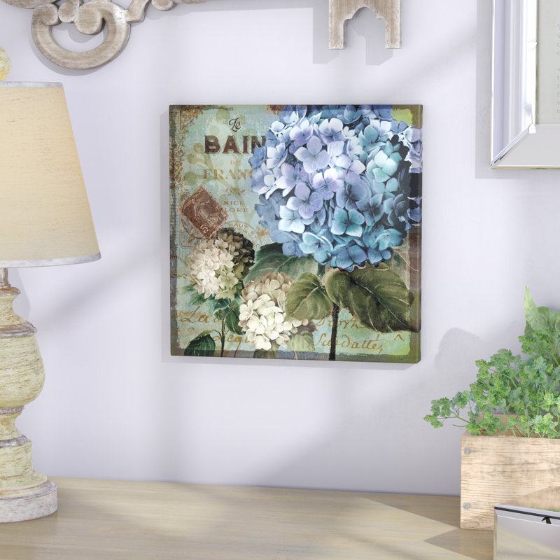 «Colorful Hydrangeas with Antique French Backdrop», art textuel, H 17 po x l 17 po, Toile tendue