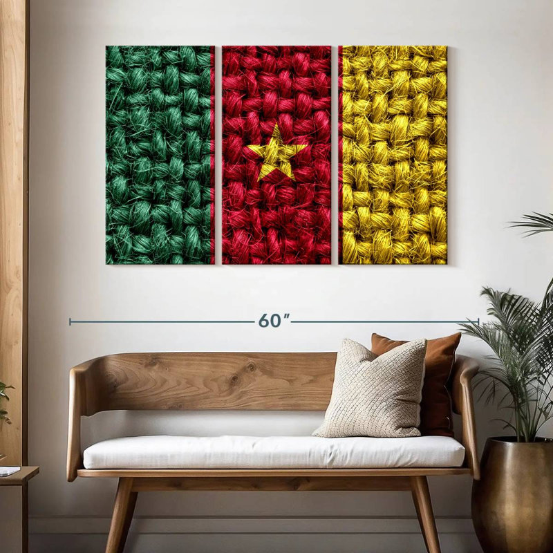 Tissage de paille avec le drapeau camerounais, H 32 po x l 50 po