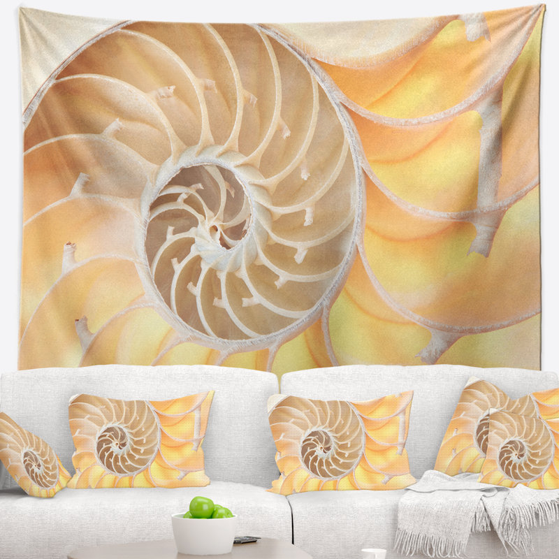 Tapisserie de motif en nautilus de polyester avec accessoires suspendus inclus, H 78 po x l 92 po