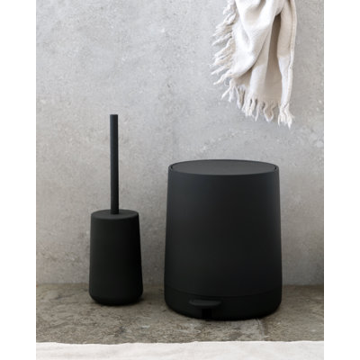 Freestanding toilet brush with built in lid on the handle - black