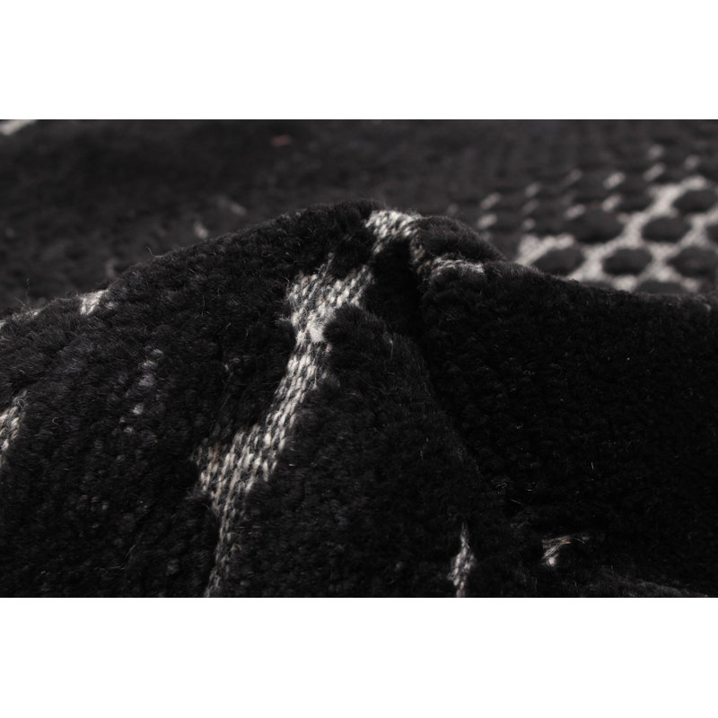 Tapis noir Tangier 2 pi 11 po x 5 pi 0 po
