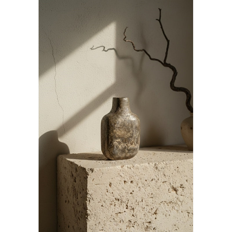 Travertin Vase Med, Gris, H 12,5 po x l 8,5 po x P 4 po