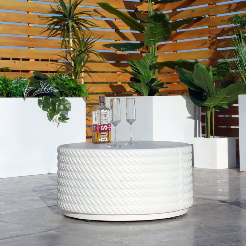 Belle table basse blanche imperméable