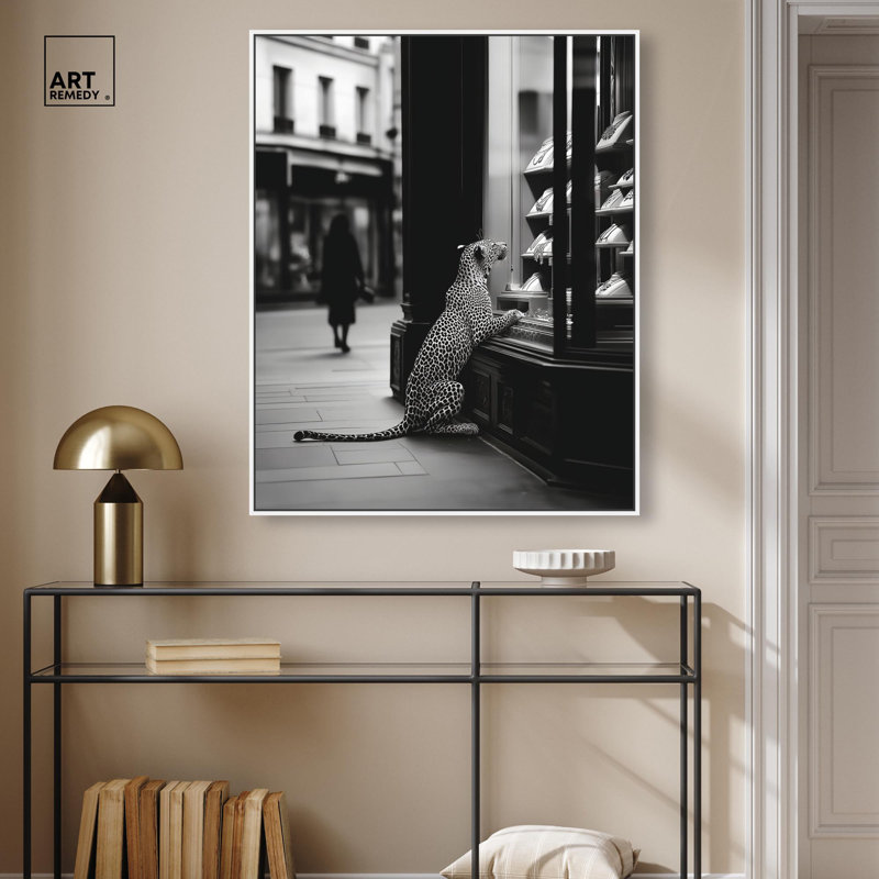 Jewels and Jaws, toile par Art Remedy, H 37 po x l 31 po, Cadre flottant, Blanc