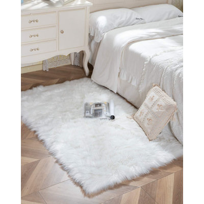 Tapis blanc à poils longs Haja Fluffy
