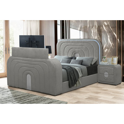 Shelyn Grey Teddy Sherpa et grand lit chromé avec conduit, meuble télé, foyer et Bluetooth