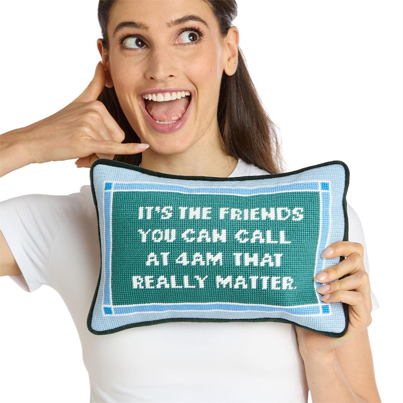 Coussin décoratif en polyester 12 po x 8 po It's The Friends You Can Call Needlepoint
