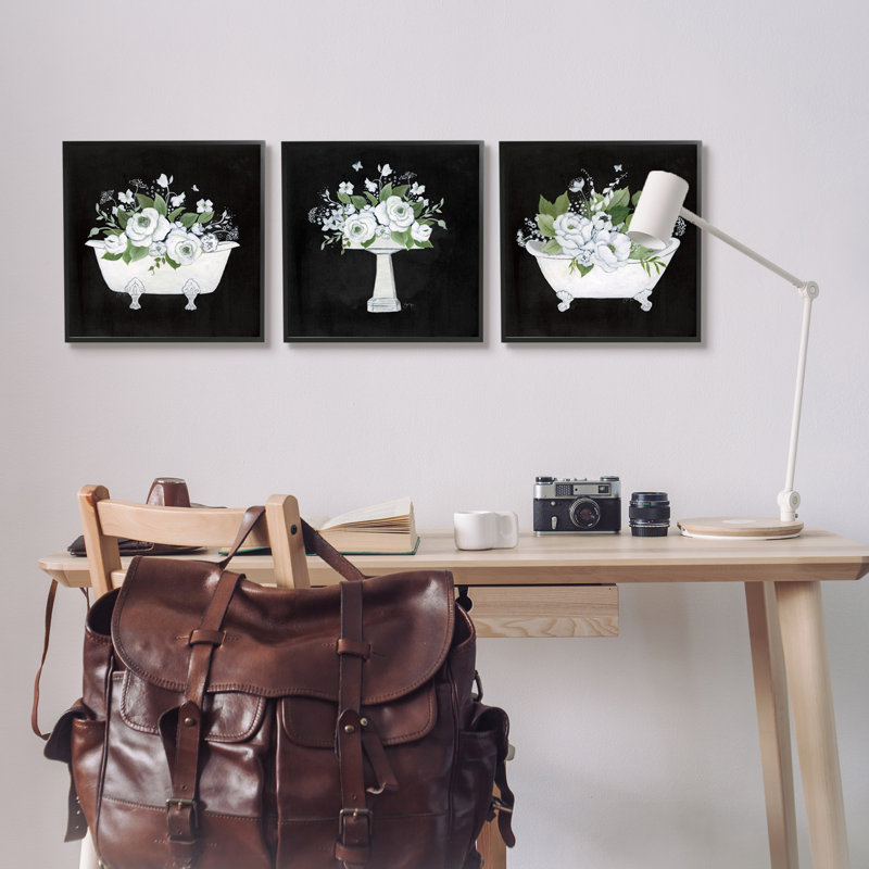 «A3-220-Rustic Bathroom Florals» encadré sur bois par 3 pièces par Janet Tava, Giclée encadrée noir minuit