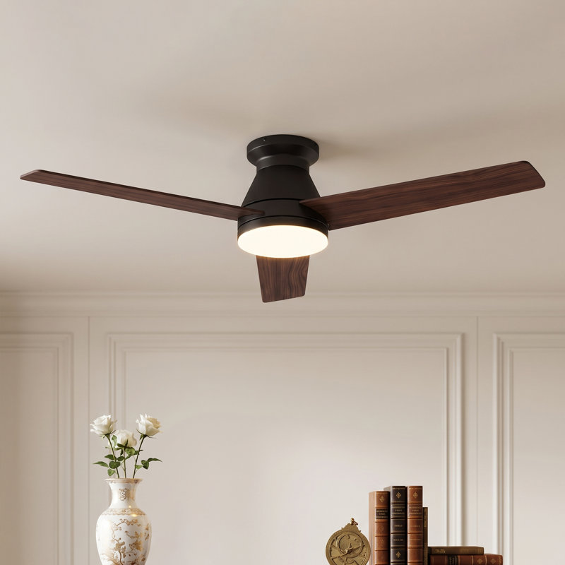 Ventilateur de plafond encastré de 132 cm (52 ​​po) avec télécommande pour l'éclairage, pales réversibles, moteur CC silencieux à haut débit d'air.