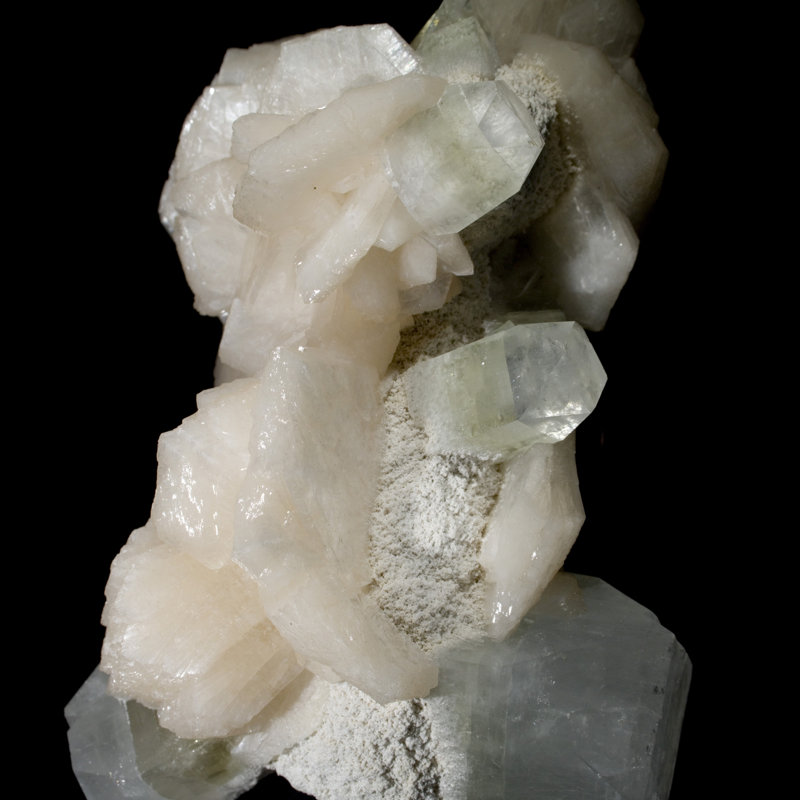 Stalactite de calcédoine avec cristal d'apophyllite