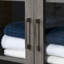 Armoire de rangement pour salle de bain avec tablettes réglables à 3 niveaux, armoire à porte en verre, tour à linge autoportante