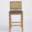 Tabouret de bar en bois massif à dossier en rotin avec coussin en mousse haute résilience, idéal pour les îlots de cuisine de style rustique et naturel, barres basses dans les salles à manger et les cafés, ensemble de deux-245758824