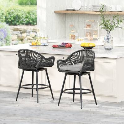 Ensemble de 2 tabourets de bar avec cadre en aluminium et tabourets pivotants en rotin de 24 po d'une capacité de 300 lb
