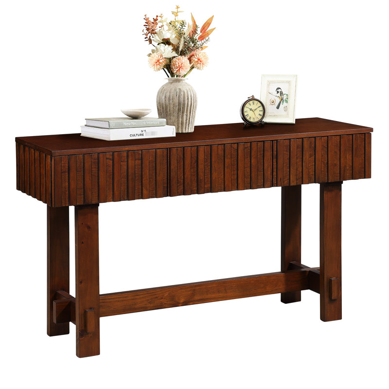 Table télé compacte de 132 cm (52 ​​po) avec pieds en bois massif de style mid-century. Finition cannelée, couleur cerisier. Idéal pour un coin télé, un salon, un corridor ou toute autre pièce de votre espace de vie.