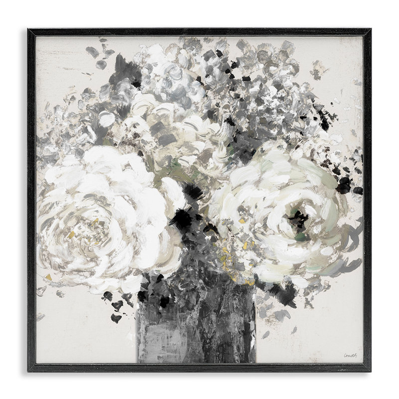 Arrangement floral audacieux et abstrait avec des fleurs expressives de couleur crème par Lanie Loreth, H 24 po x l 24 po