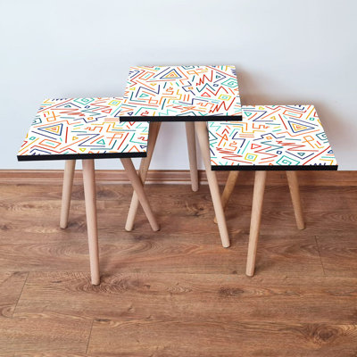 Ensemble de 3 tables gigognes modernes, motif géométrique abstrait, 100% panneau de fibres à densité moyenne avec pieds en bois de hêtre | Grand: 13,8 po x 20,5 po x 13,8 po, moyen: 13,8 po x 18,5 po x 13,8 po, petit: 13,8 po x 16,5 po x 13,8 po | Élégant et polyvalent pour le salon et le bureau