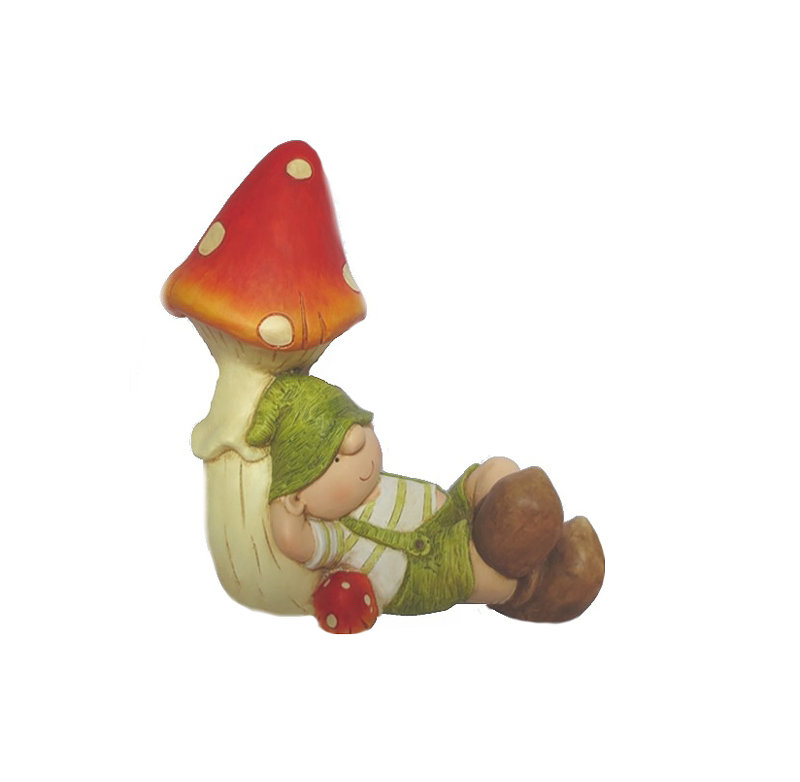 Jeune garçon gnome sous un champignon de jardin extérieur, H 8,25 po x l 7 po x P 4 po