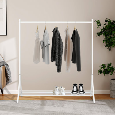 Support à vêtements en métal