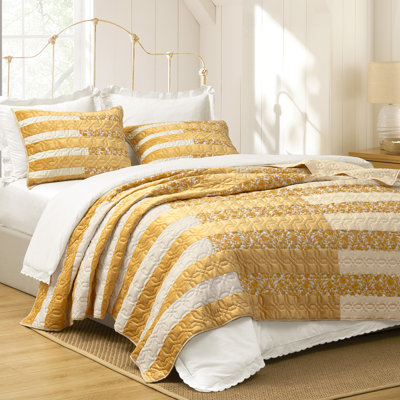 Wonderful Patchwork Striped Microfiber Quilt Set