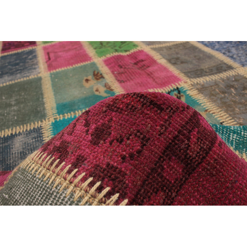Tapis unique en laine noué à la main vert / rose / gris des années 2010 de 5 pi 1 po x 7 pi Tsonis