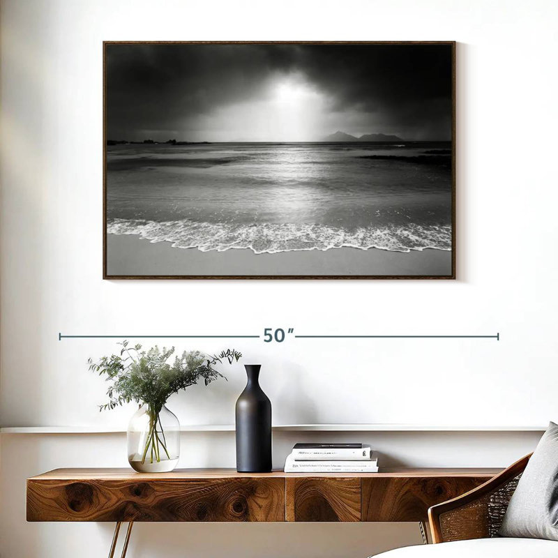 Plage noire et blanche, Cadre flottant en noyer, 40 po x 27 po
