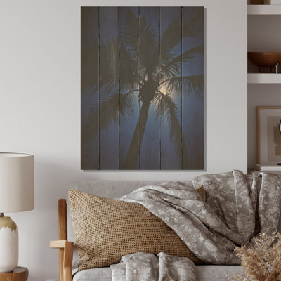 «Sapphire Solitude Midnight Palm - Palmiers et palmiers», art sur bois de pin naturel