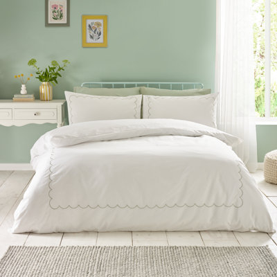 Scallop Border Embroidery Duvet Cover Set