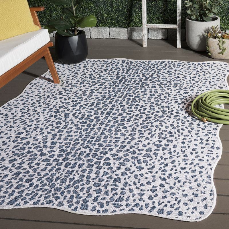 Tapis intérieur / extérieur ivoire / bleu marine Tyron, Rectangle fantaisie 5 pi 3 po x 7 pi 7 po