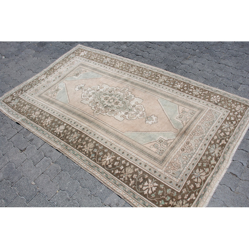 Tapis turc rétro avec motif floral discret - Laine tissée à la main pour un décor bohémien chic