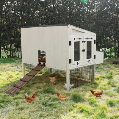 Poulailler en bois 5 x 6 pi avec 4 nichoirs et 3 perchoirs