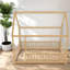 Lit double en bois naturel avec toit de maison, plancher en pin