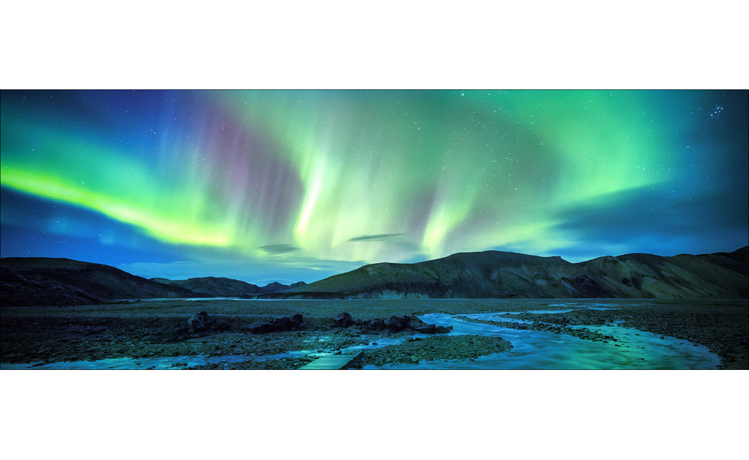 Northern Lights – Rahmenloser Panorama-Kunstdruck auf Floatglas