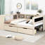 Lit double en bois avec tête de lit tapissier de couleur crème, tablettes de rangement et plateforme de chargement
