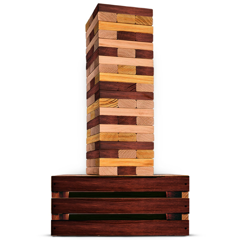 Tour géante en bois récupéré