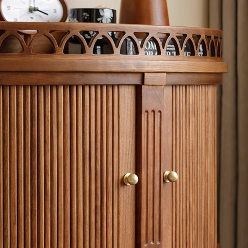 Élégante armoire à grain de bois de cerisier