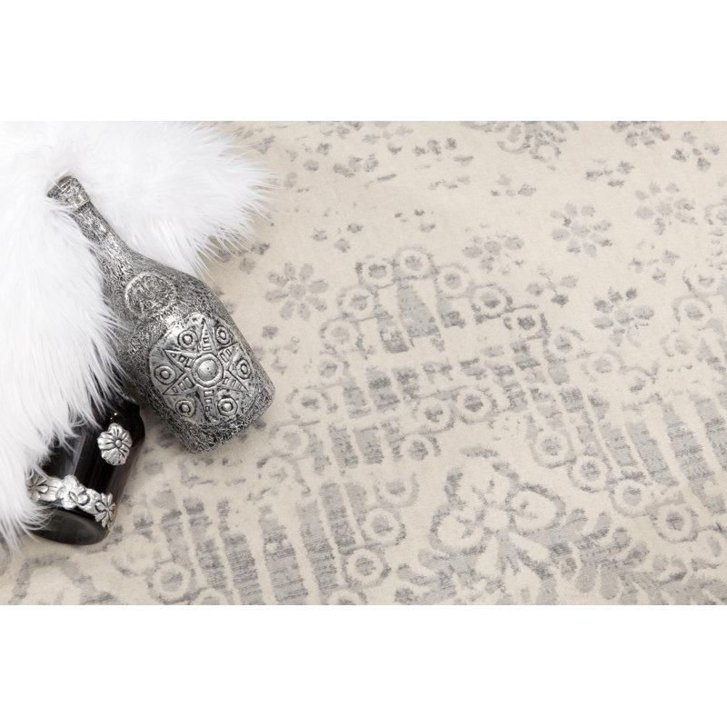 2’ X 3’ Ivory Distressed Ikat Pattern Scatter Rug
